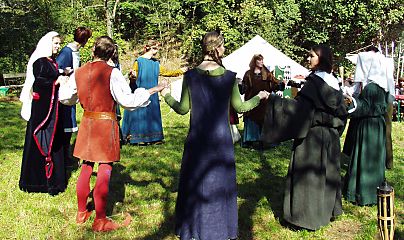 Kreistnze in historischen Gewndern, © SUS