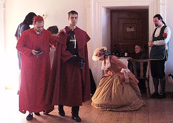 Kardinal Trebaldi, durch einen Anschlag verletzt, erscheint zu einer Ansprache, © HMW