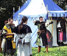 beim Bogenturnier beweist Robin aufs Neue seine Treffsicherheit, © HMW