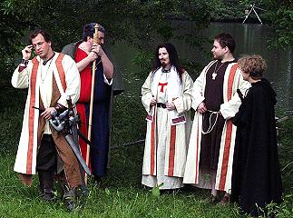 die Priester des Sturmgottes versammeln die Ritter zum Morgengebet, © HMW