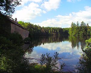 Abt Lucius findet sein feuchtes Grab im See von Burg Engelstein, © HMW