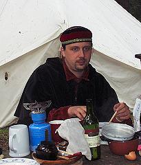 Ein Abenteurer versucht hinter das Geheimnis zu gelangen, © HMW