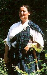 Moirach McAllan berwacht, da es keinem der Gste an etwas mangelt