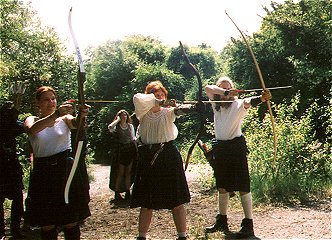Kylie Clynelish, Tinnan und Prora Clynelish beim Bogenwettbewerb